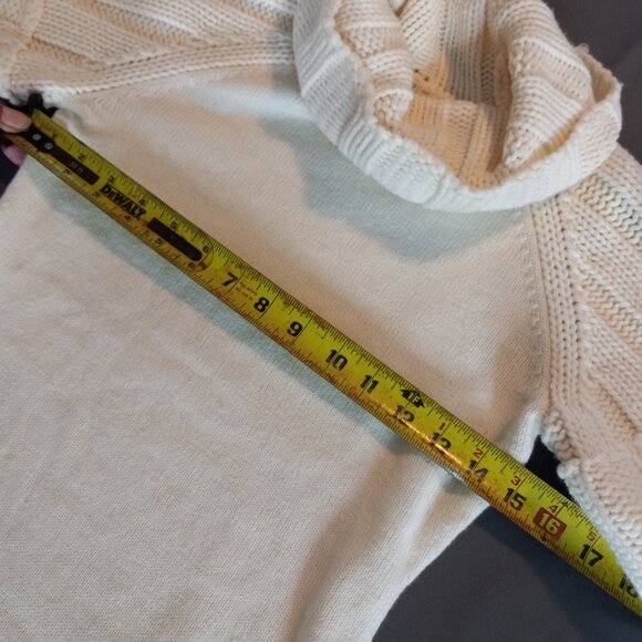 EXPRESS Cream Chunky knit sweater Size XS - Picture 2 of 9